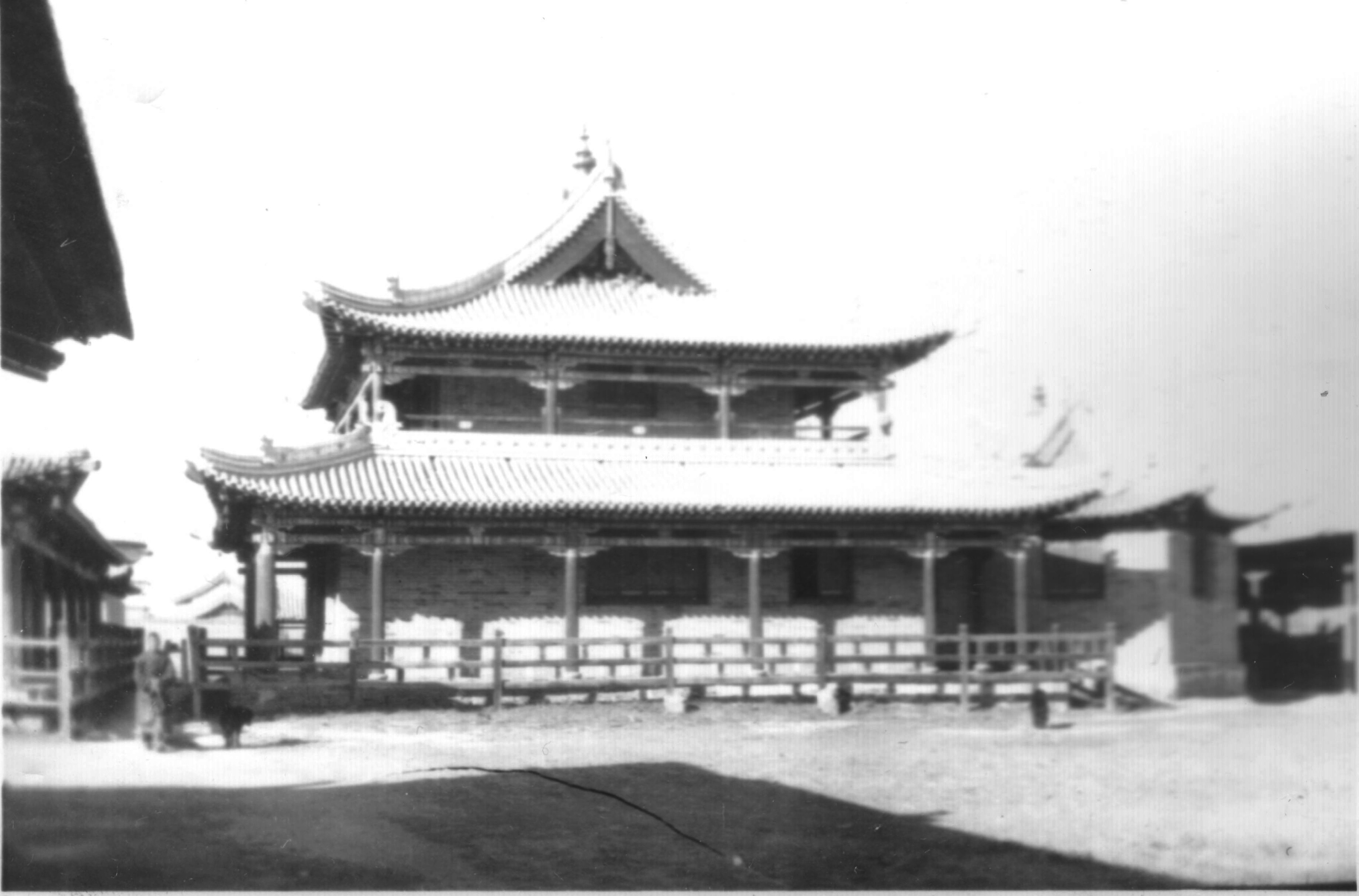 A temple building (Khoshuu khüree or Khutagt lamiin khüree?). Film Archives ?